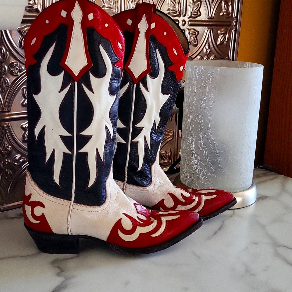 LARRY MAHAN WOMENS VINTAGE COWBOY WESTER BOOTS. Amazing inlay design, size 6
